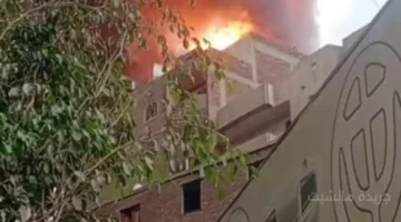 قرار عاجل للسيطرة على النيران.. قطع الكهرباء عن موقع حريق مخزن الحرفيين 1